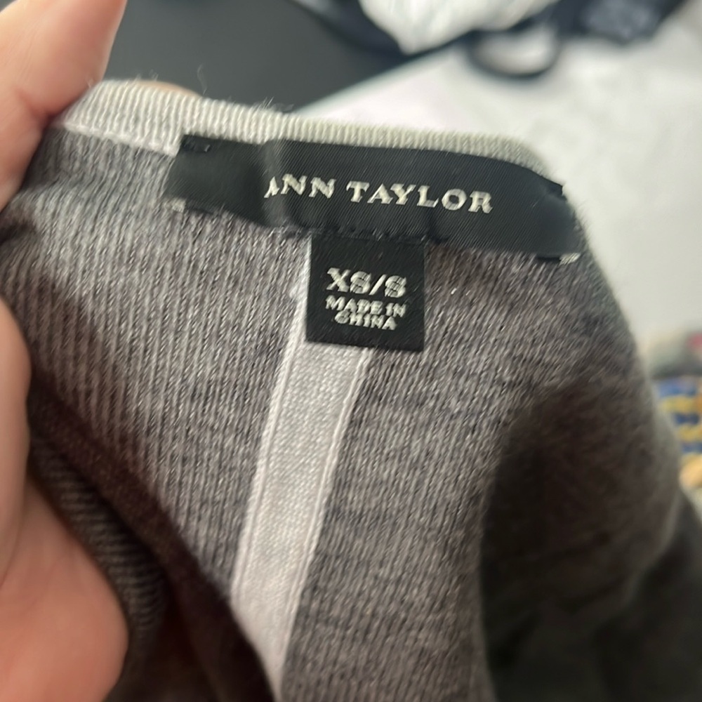 Ann Taylor Women’s XS/S Grey Poncho Sweater - Picture 3 of 4
